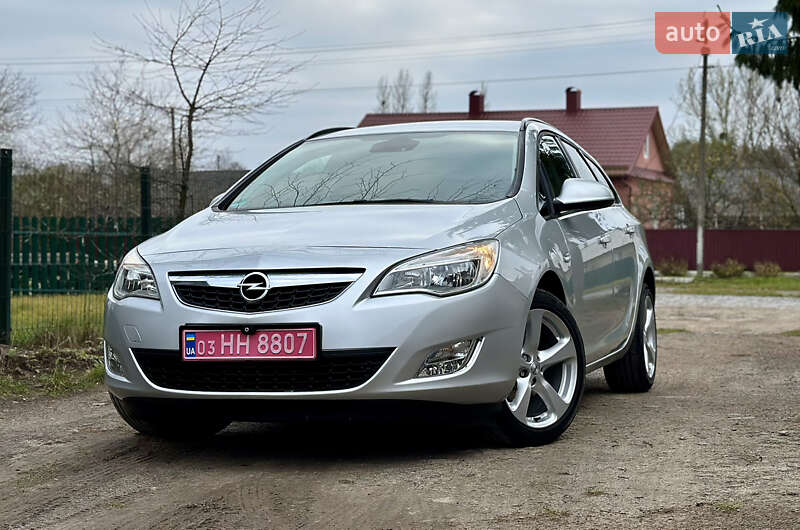 Универсал Opel Astra 2011 в Дубно