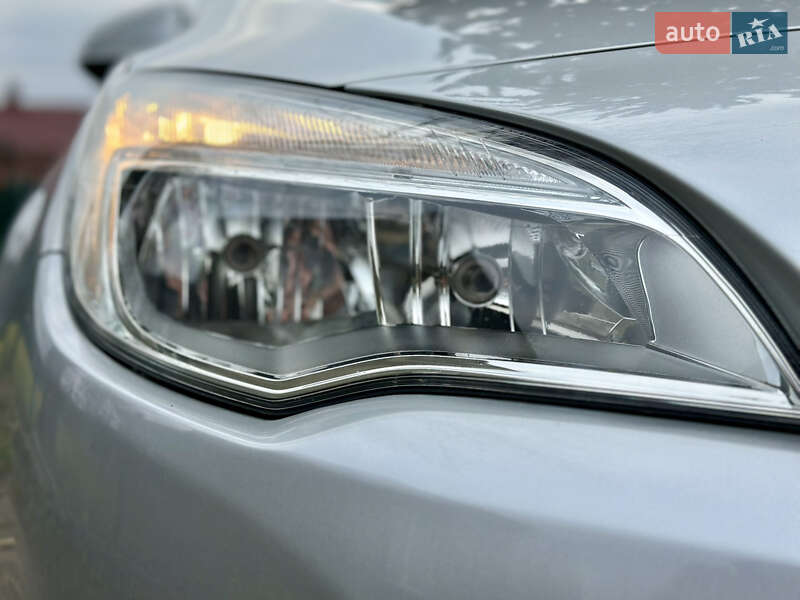 Универсал Opel Astra 2011 в Дубно