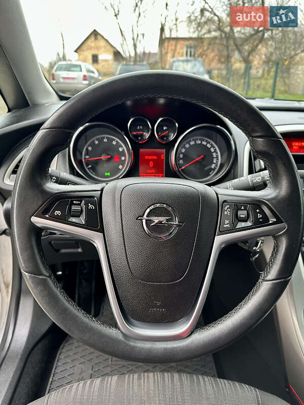 Универсал Opel Astra 2011 в Дубно
