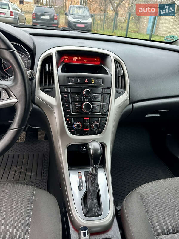 Универсал Opel Astra 2011 в Дубно