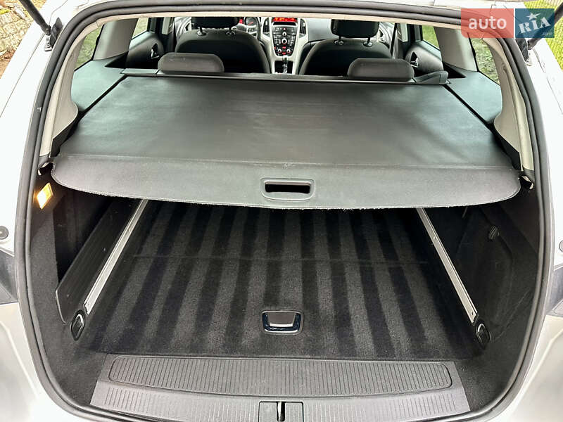 Универсал Opel Astra 2011 в Дубно