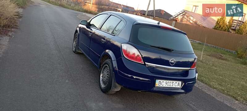 Хетчбек Opel Astra 2006 в Стрию