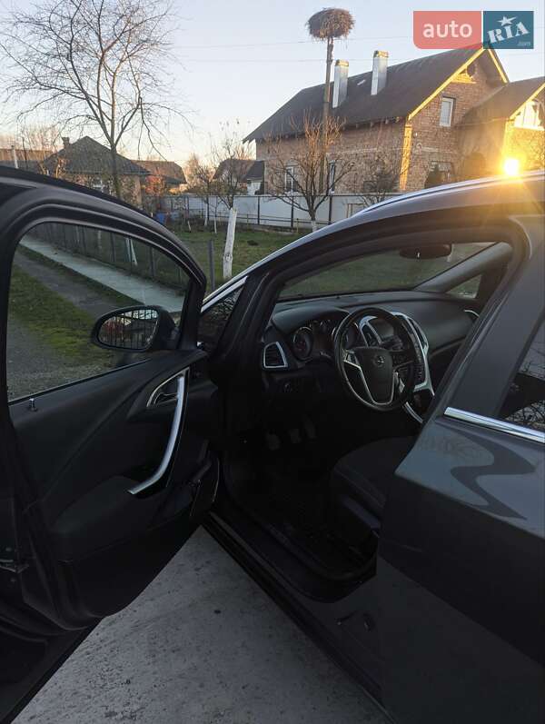 Универсал Opel Astra 2011 в Ивано-Франковске