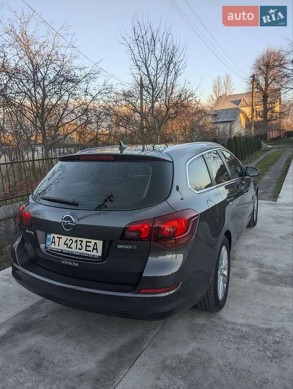Универсал Opel Astra 2011 в Ивано-Франковске