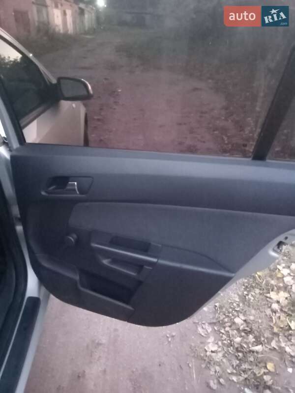 Універсал Opel Astra 2005 в Сокалі