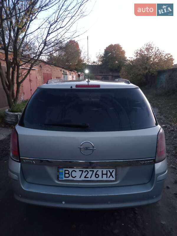 Універсал Opel Astra 2005 в Сокалі