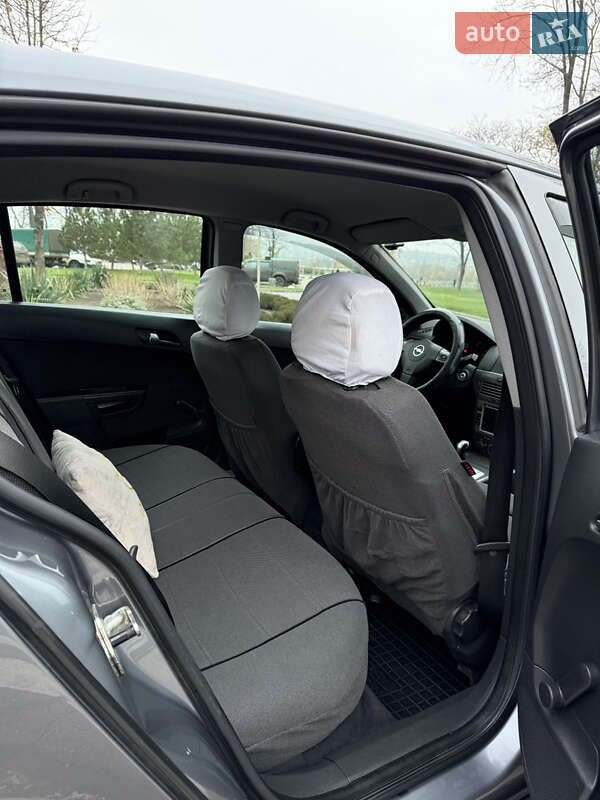 Хэтчбек Opel Astra 2005 в Краматорске