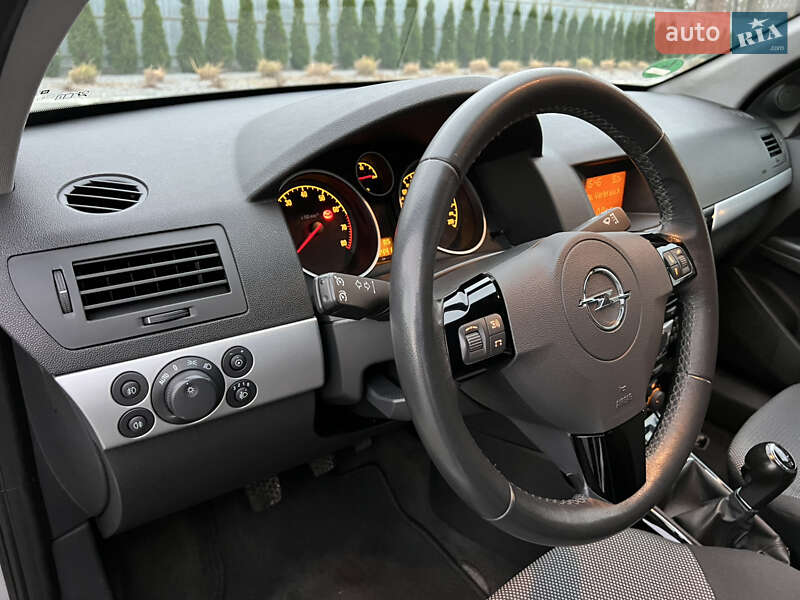 Универсал Opel Astra 2010 в Луцке фото 41 Универсал Opel Astra 2010 в Луцке