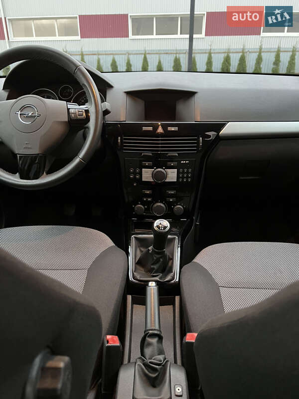 Универсал Opel Astra 2010 в Луцке фото 54 Универсал Opel Astra 2010 в Луцке