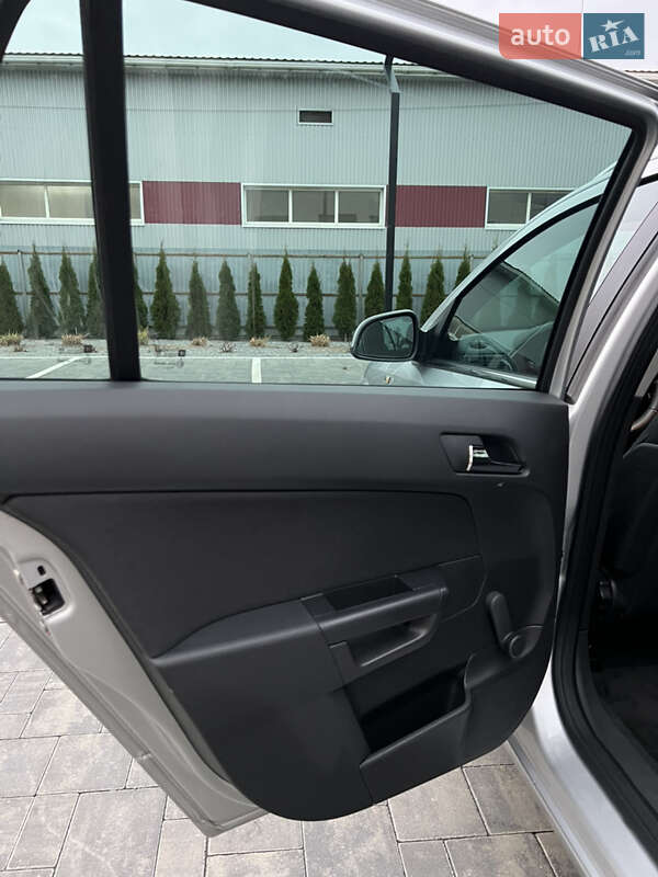 Универсал Opel Astra 2010 в Луцке фото 57 Универсал Opel Astra 2010 в Луцке