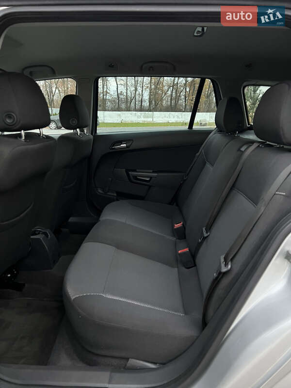 Универсал Opel Astra 2010 в Луцке фото 59 Универсал Opel Astra 2010 в Луцке