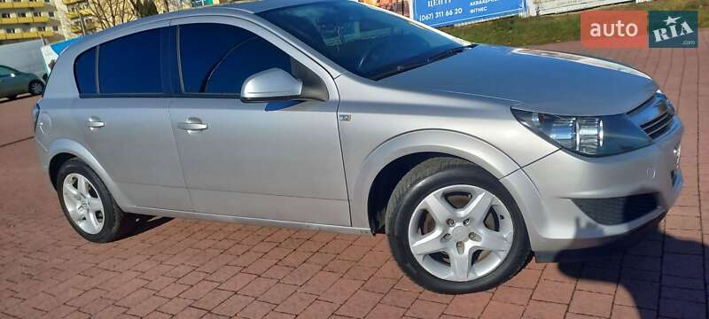 Хэтчбек Opel Astra 2011 в Трускавце
