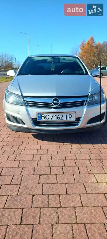 Хэтчбек Opel Astra 2011 в Трускавце