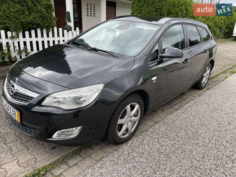 Универсал Opel Astra 2012 в Киеве