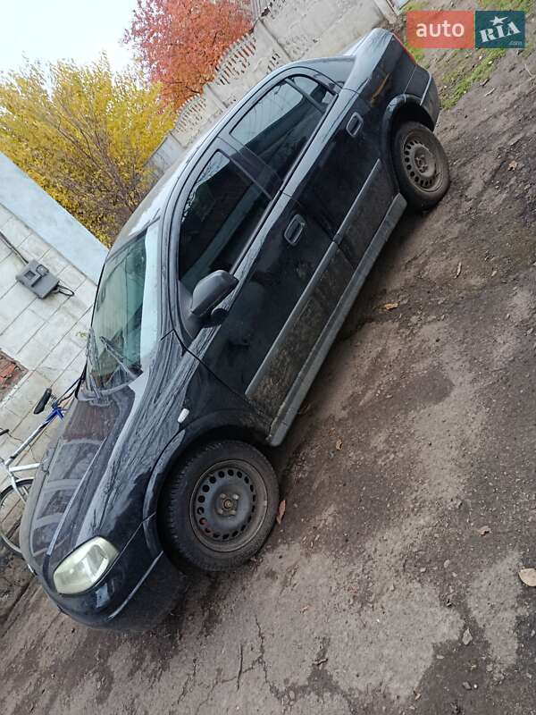 Седан Opel Astra 2006 в Первомайске