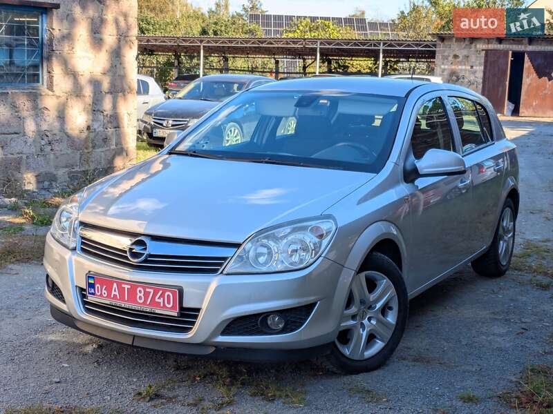 Хэтчбек Opel Astra 2009 в Звягеле