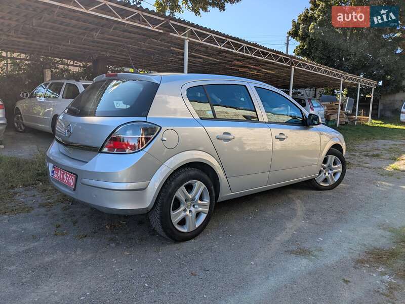 Хэтчбек Opel Astra 2009 в Звягеле