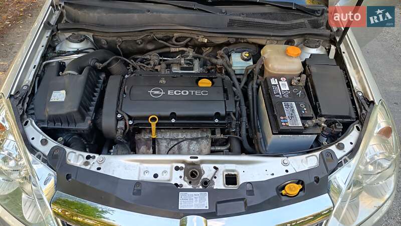 Хэтчбек Opel Astra 2009 в Звягеле