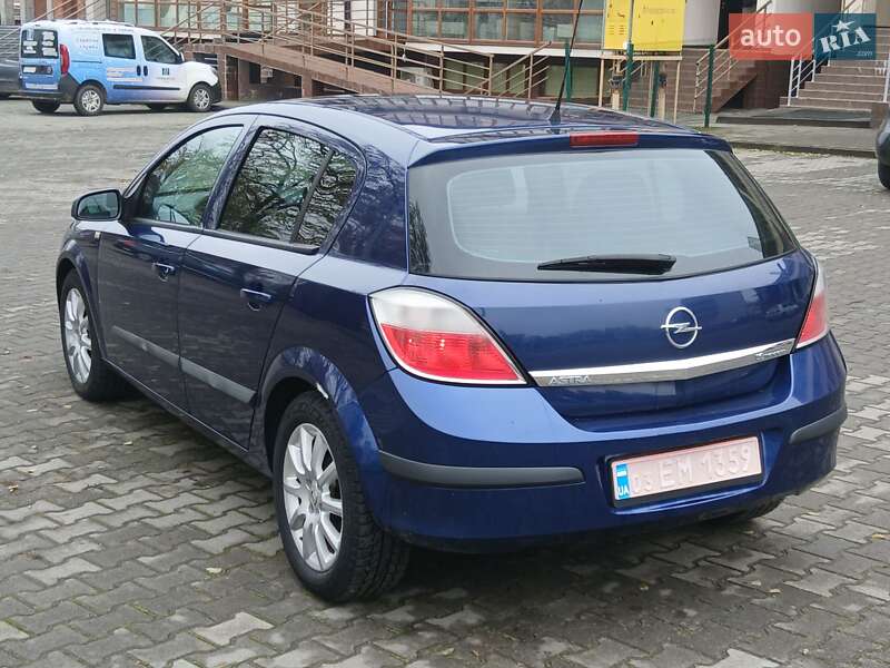 Хэтчбек Opel Astra 2005 в Черновцах