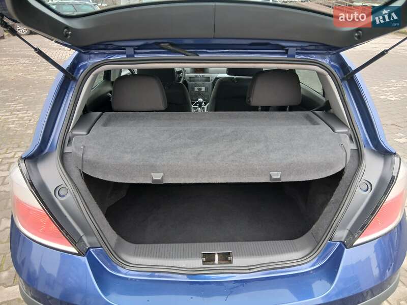 Хэтчбек Opel Astra 2005 в Черновцах