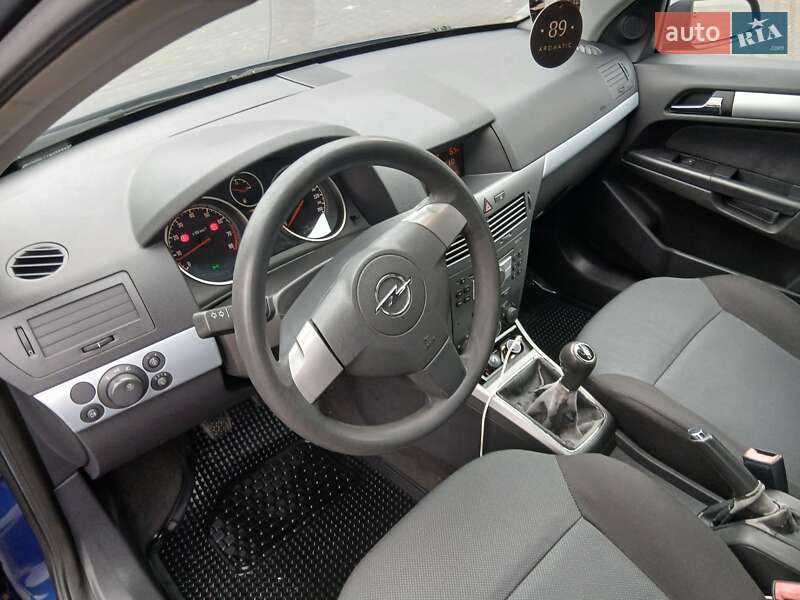 Хэтчбек Opel Astra 2005 в Черновцах