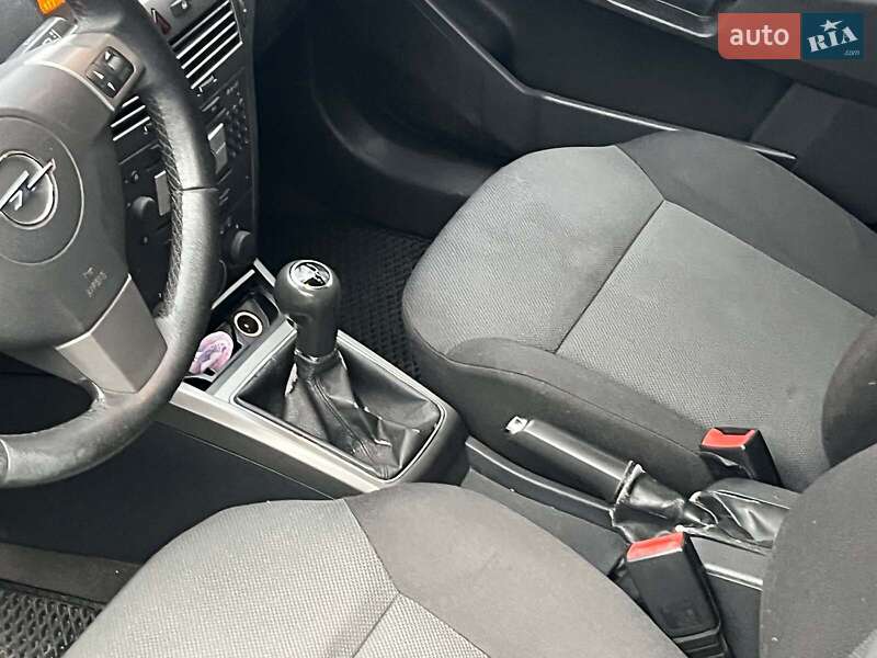 Универсал Opel Astra 2006 в Киеве