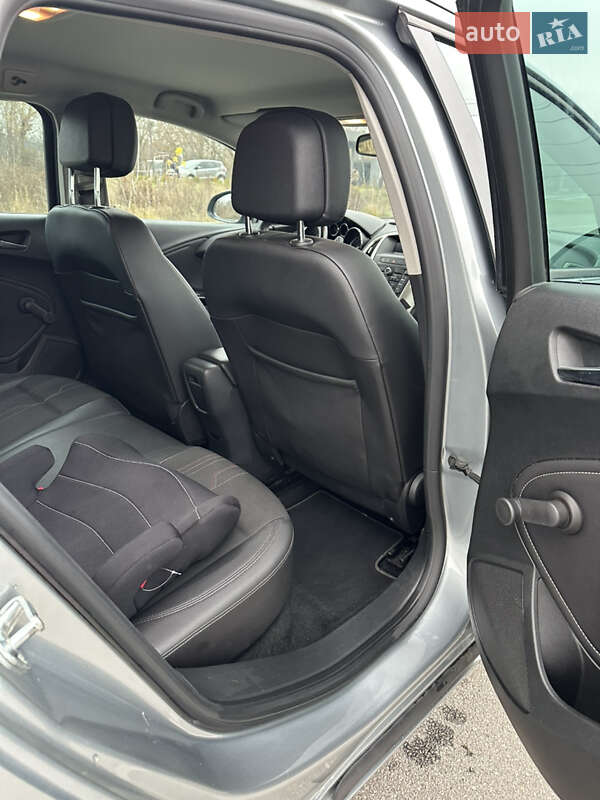 Універсал Opel Astra 2012 в Бучі