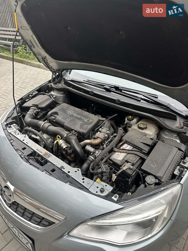 Універсал Opel Astra 2012 в Бучі