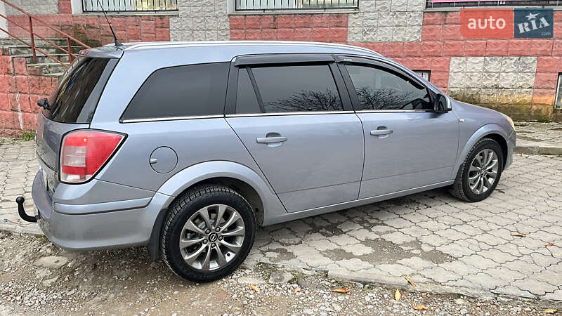 Універсал Opel Astra 2010 в Кам'янець-Подільському