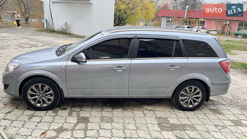 Універсал Opel Astra 2010 в Кам'янець-Подільському