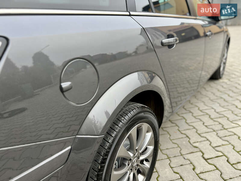 Універсал Opel Astra 2010 в Івано-Франківську