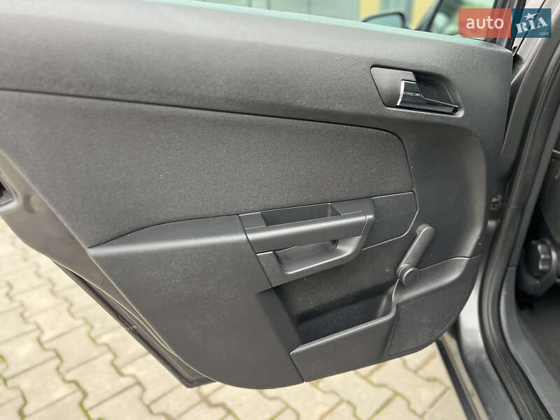 Універсал Opel Astra 2010 в Івано-Франківську