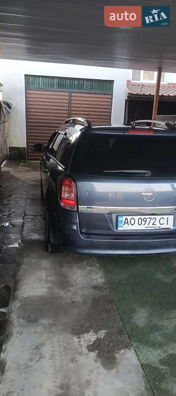 Универсал Opel Astra 2009 в Хусте