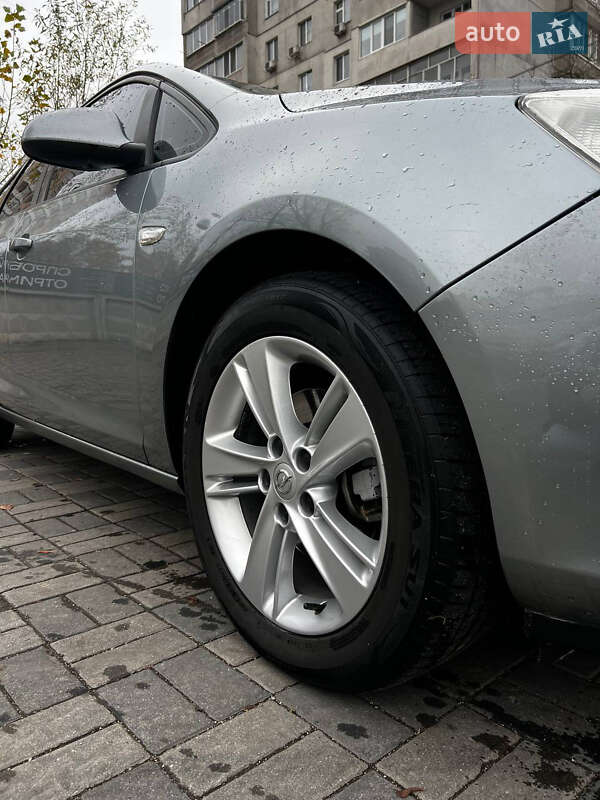 Універсал Opel Astra 2011 в Хмельницькому
