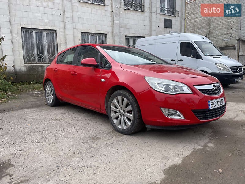 Хэтчбек Opel Astra 2011 в Львове