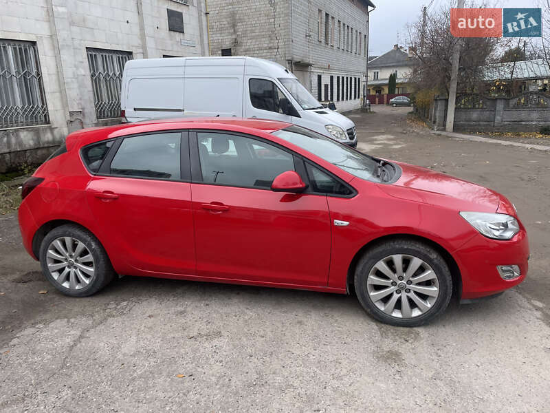 Хэтчбек Opel Astra 2011 в Львове