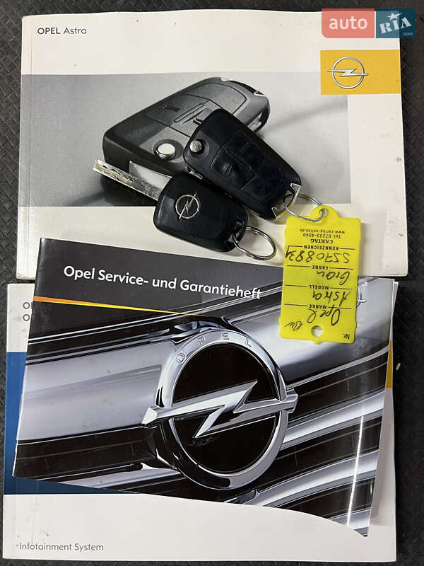 Універсал Opel Astra 2010 в Івано-Франківську