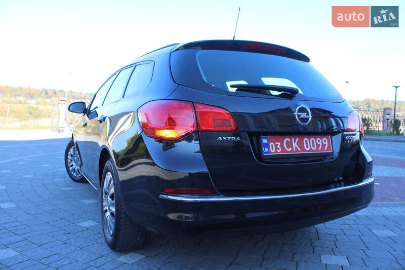 Універсал Opel Astra 2015 в Трускавці
