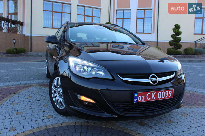 Універсал Opel Astra 2015 в Трускавці