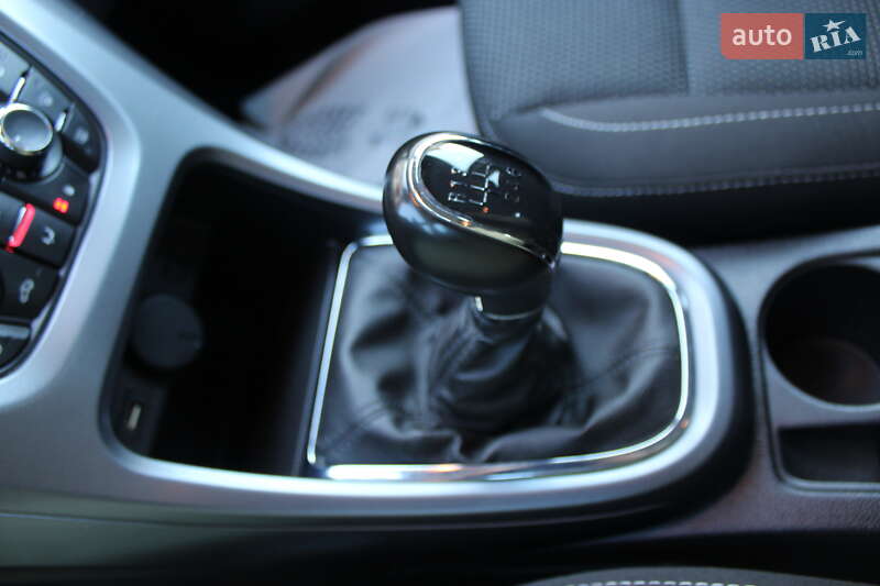 Універсал Opel Astra 2015 в Трускавці