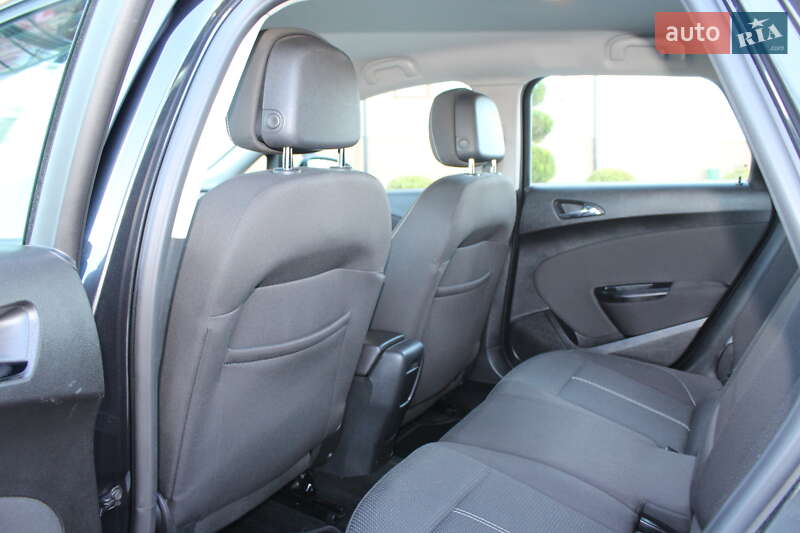 Універсал Opel Astra 2015 в Трускавці