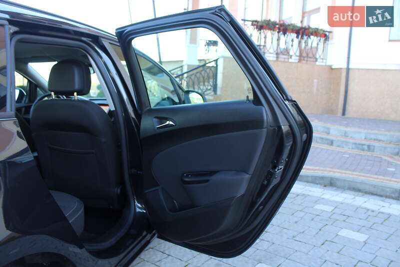 Універсал Opel Astra 2015 в Трускавці