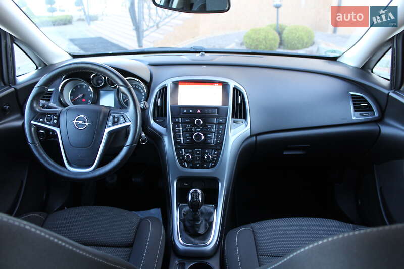 Універсал Opel Astra 2015 в Трускавці