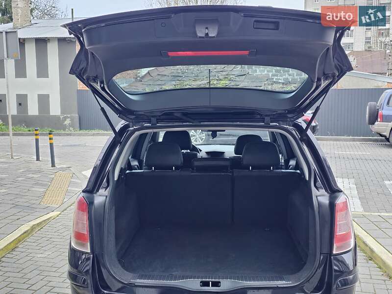 Универсал Opel Astra 2010 в Львове