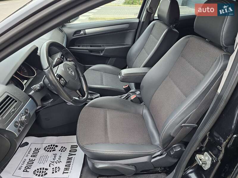 Универсал Opel Astra 2010 в Львове