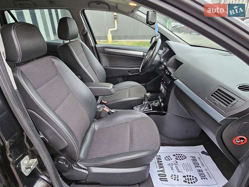 Универсал Opel Astra 2010 в Львове