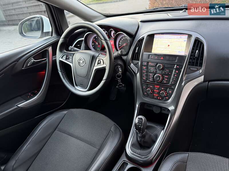 Хэтчбек Opel Astra 2014 в Стрые