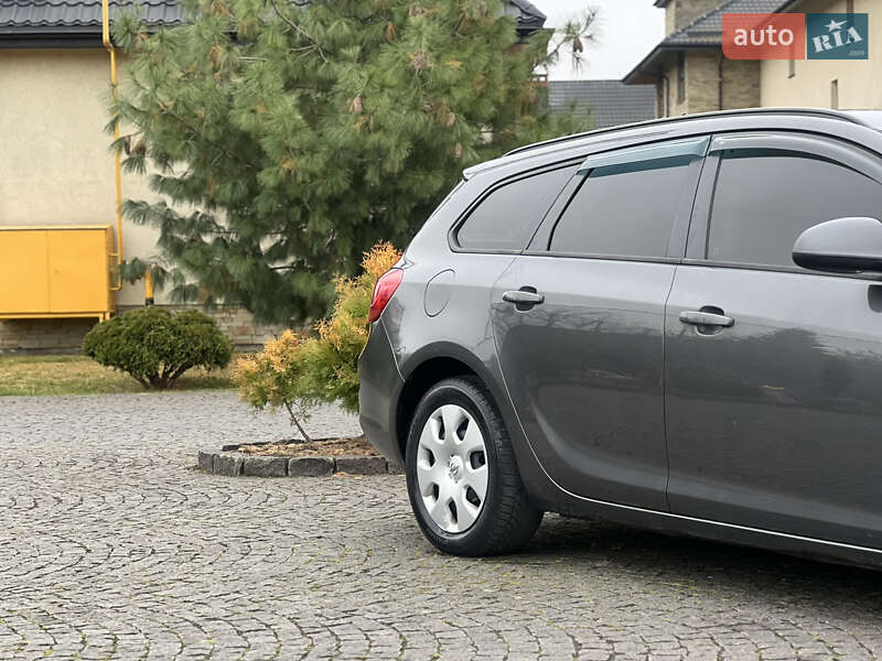 Універсал Opel Astra 2011 в Жовкві