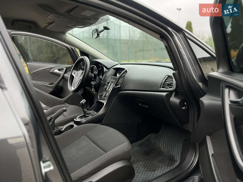 Універсал Opel Astra 2011 в Жовкві