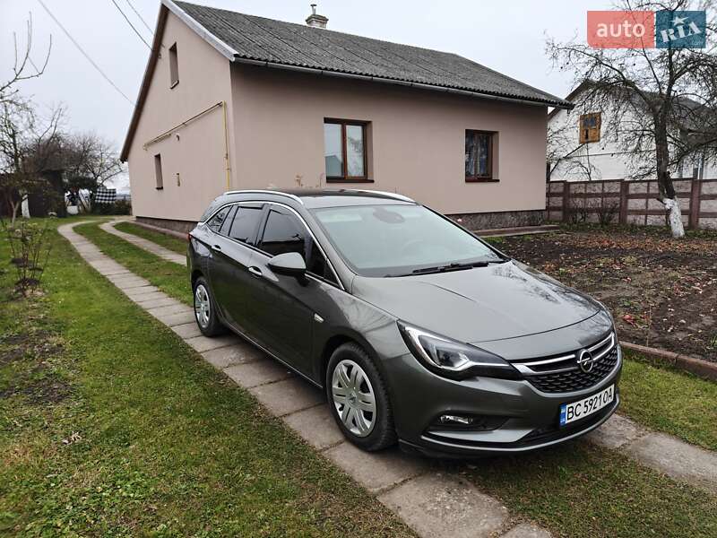 Універсал Opel Astra 2016 в Львові